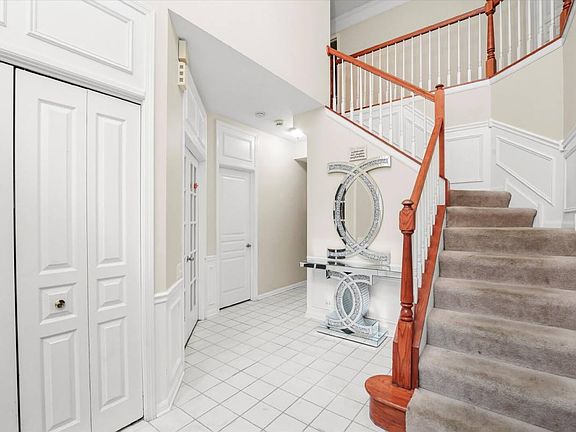 2nd image of 1200 Williamsburg Cir