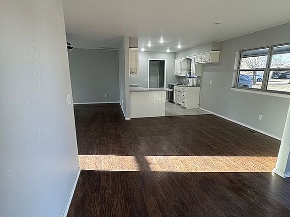4th image of 1924 Hilltop Cir