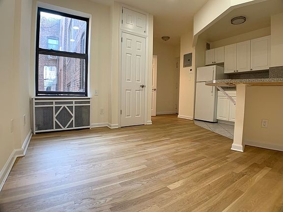 5th image of 355 W 51st St #56A