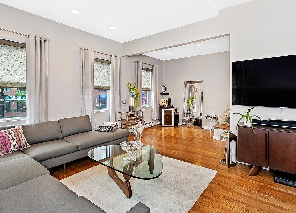 1st image of 532 Tremont St #1