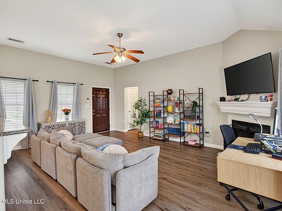 5th image of 2212 Paula Cir