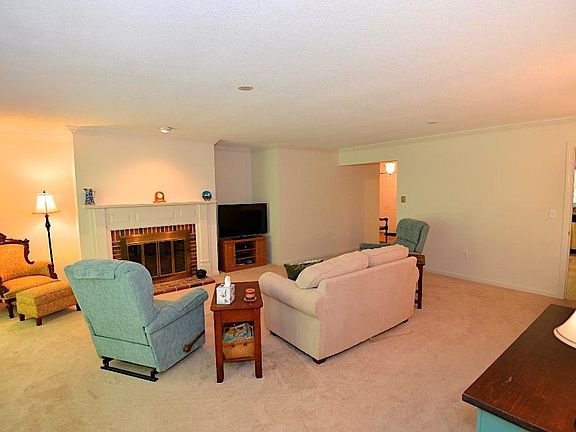 4th image of 16 Wildwood Drive #16