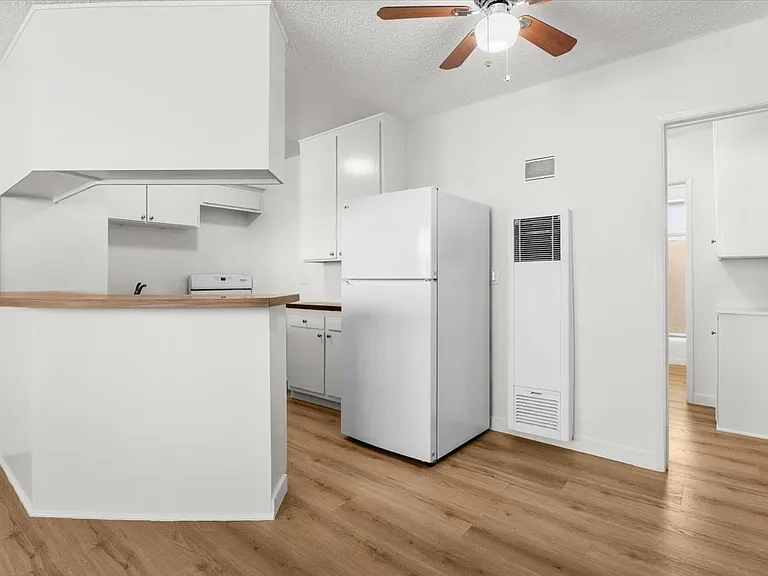 4458 Woodman Ave #8 — Photo 6