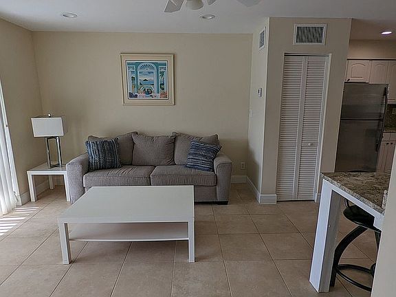 5th image of 3223 NE 12th St APT 2E
