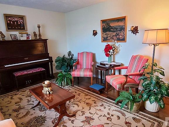 5th image of 1843 Carmel Dr