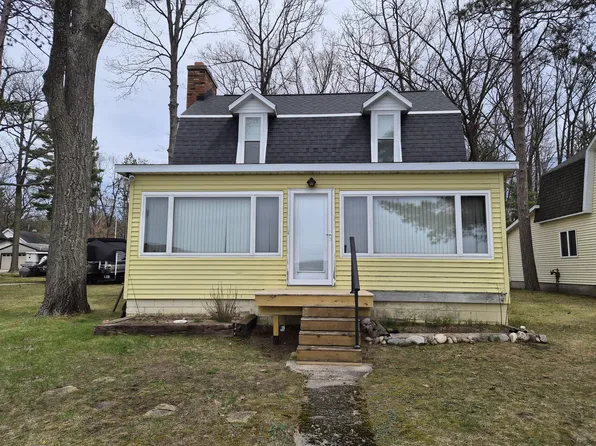2916 N Portage Ave, Grayling, MI 49738