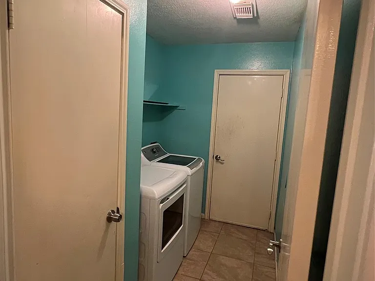 22814 Tree House Ln — Photo 11
