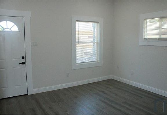 3rd image of 615 Porter St