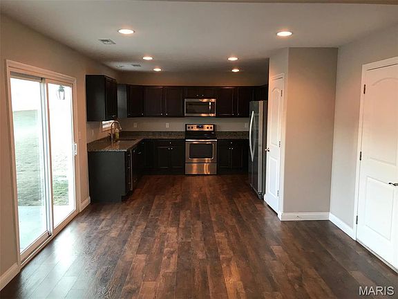 3rd image of 463 Honeysuckle Creek Dr