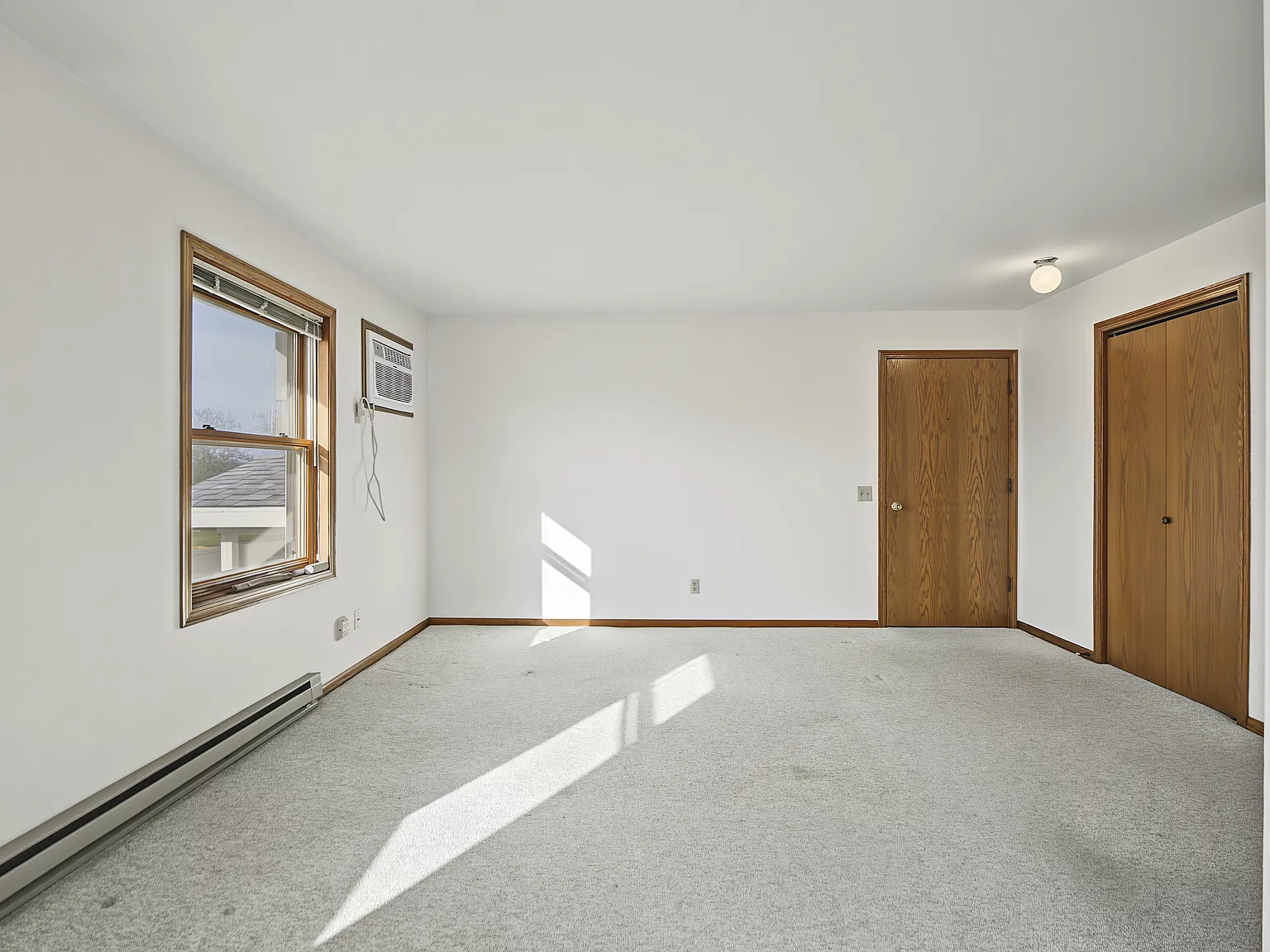 220 West Garfield Street - 3 — Photo 4