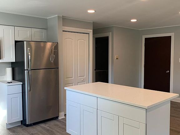 3rd image of 19514 Lake Shore Dr APT 1S