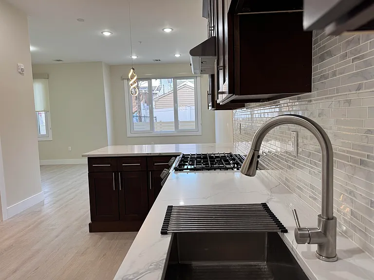 527 Union Ave #1A — Photo 3