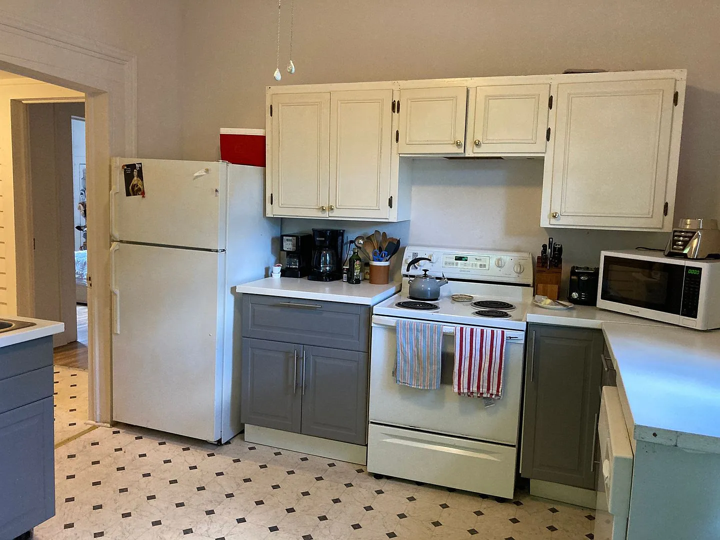 Three bedrooms 1 bath downtown Durham home: Available Now! — Photo 2
