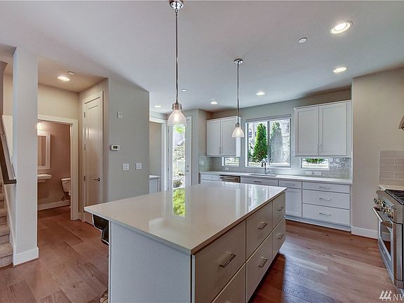 5th image of 2958 76th Pl SE Unit 102