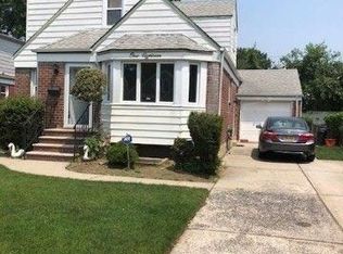 118 Village Ave, Elmont, NY 11003