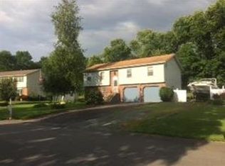 5 Robin Ln, Rensselaer, NY 12144