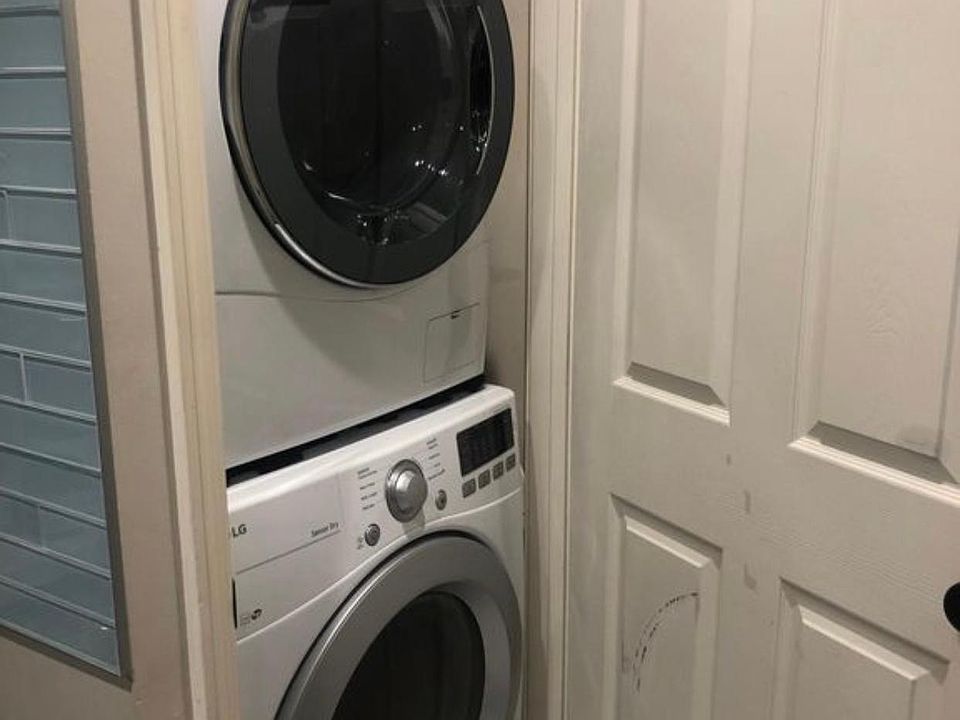 1st image of 320 N 1st St APT 2