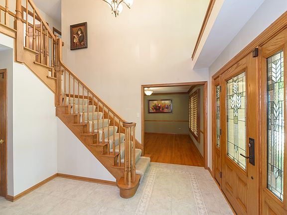 2nd image of 355 Donna Ln