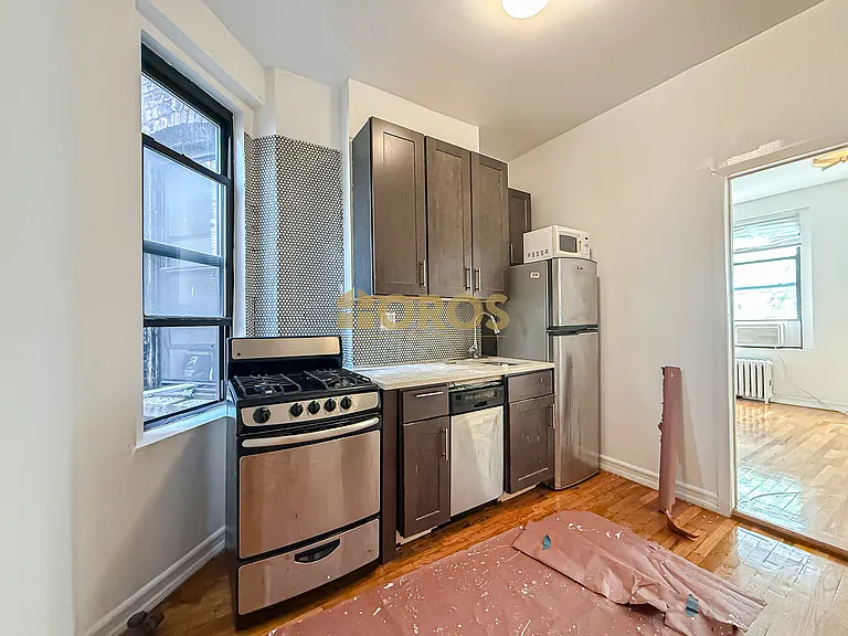 324 E 13th St #15 — Photo 6