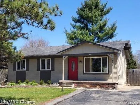 1557 Cypress St, West Bloomfield, MI 48324