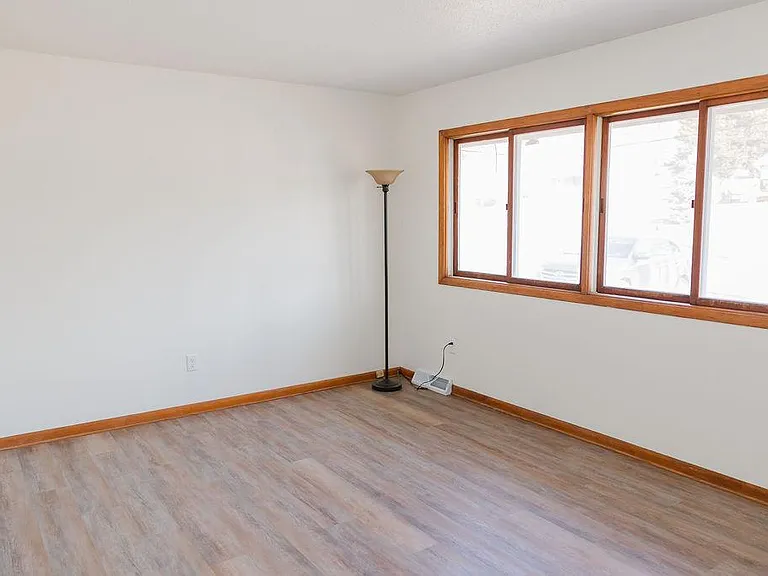 419 E Watrous Ave — Photo 5