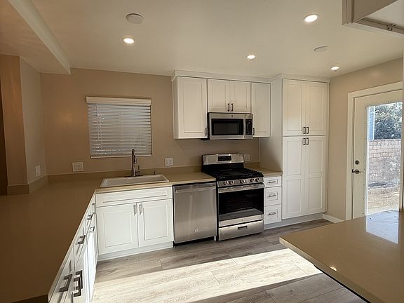 5th image of 10351 Scoville Ave #1