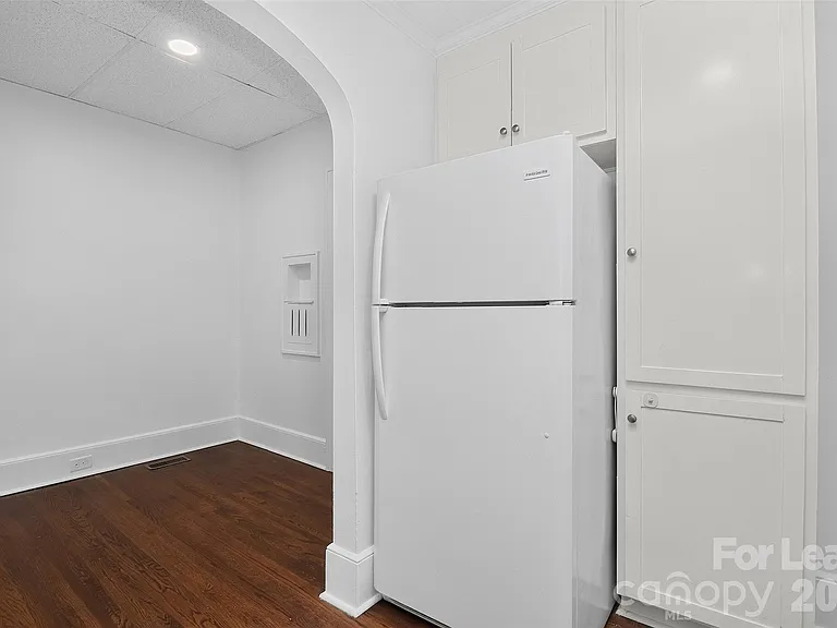 906 S York St — Photo 7