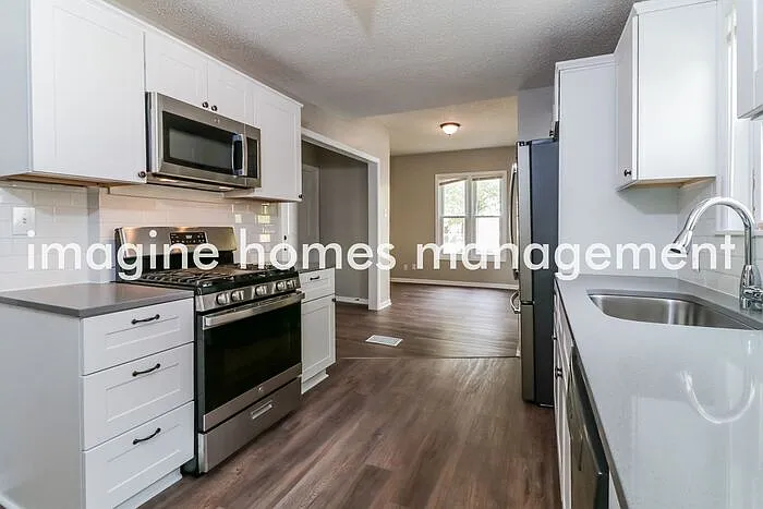 800 27th Ave NE — Photo 5