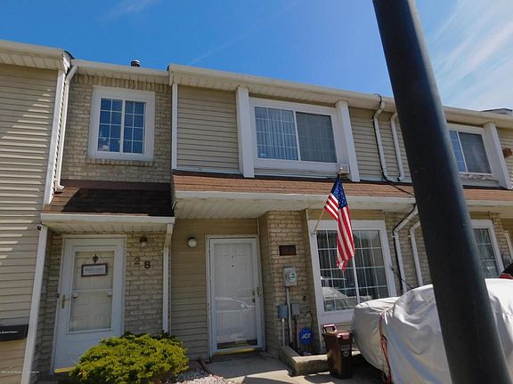 3rd image of 30 Doreen Dr