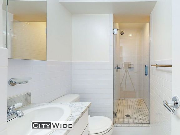 5th image of 219 E 69th St #2DE