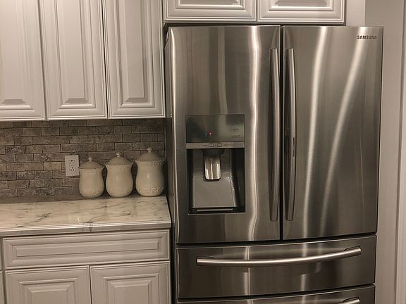 3rd image of 649 Squirrel Hill Dr