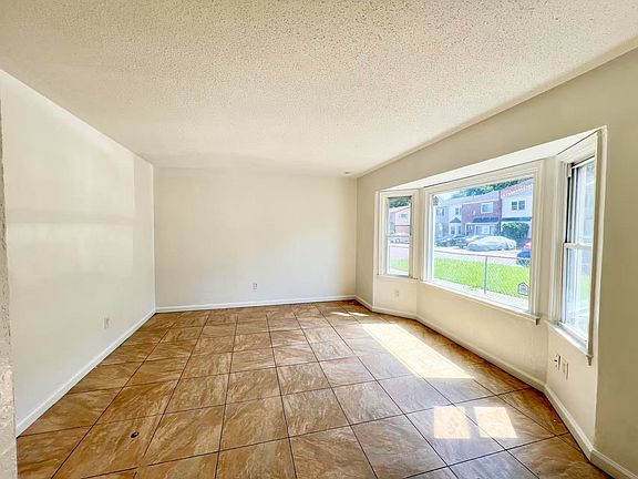 5th image of 800 Harbour North Dr #1