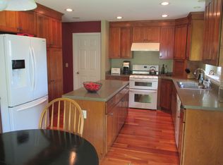 3185 Applewood St, Fenton, MI 48430
