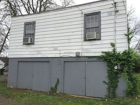 2nd image of 430 E Trinity Ln #B