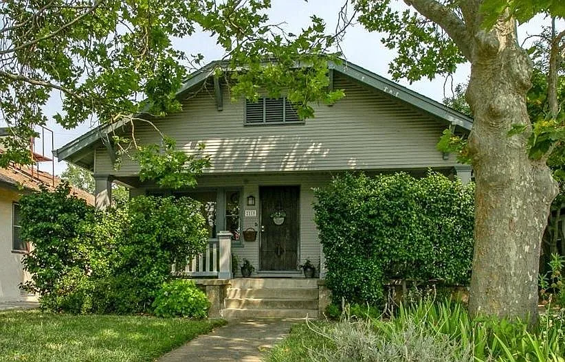 2219 36th St photo 1