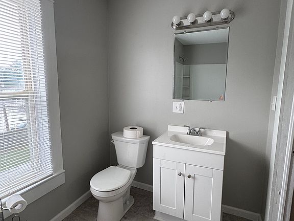 3rd image of 694 Garden Ave