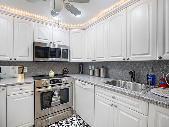 3rd image of 451 Saxony Way #451