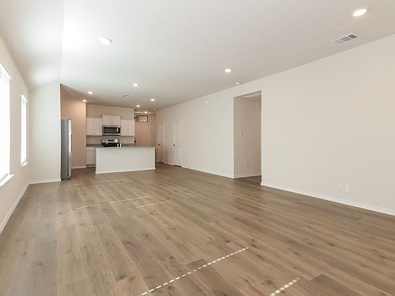 3rd image of 3907 Amethyst Dr
