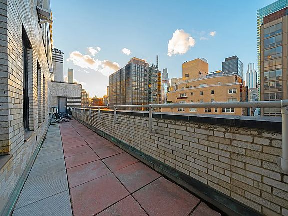 4th image of 400 E 57th St #18BN