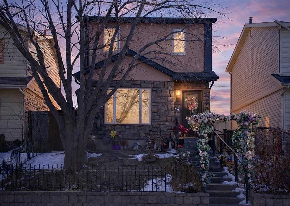 1st image of 44 W Applecroft Rd SE