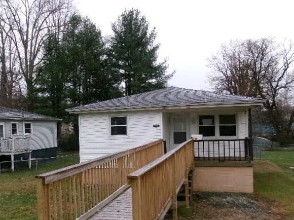 112 Butler St, Oak Hill, WV 25901