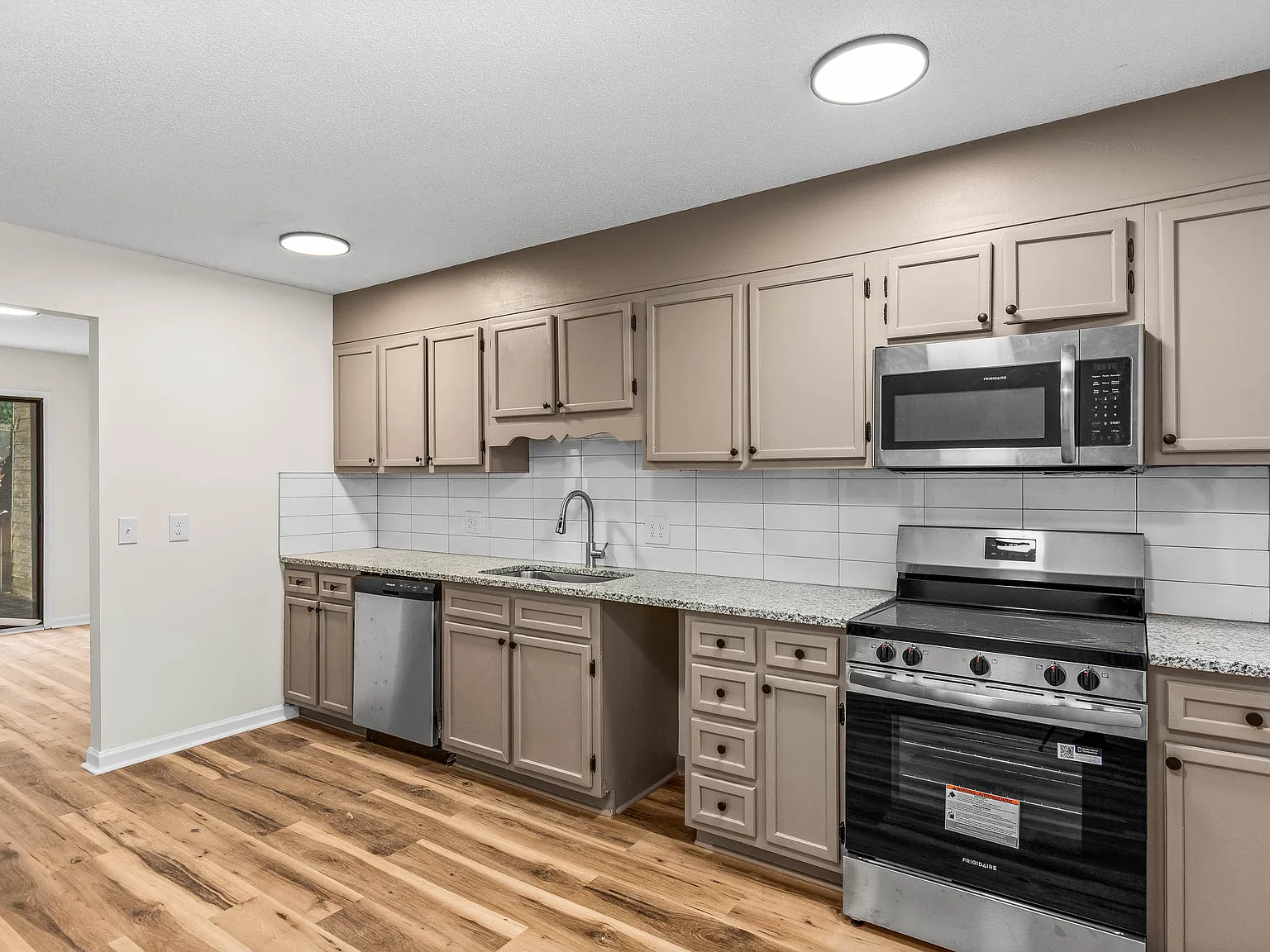 2 bed, 2.5 bath, 1444 sqft, $1,595 — Photo 4