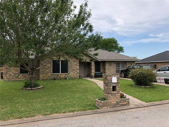 3rd image of 1806 Cheryl Dr