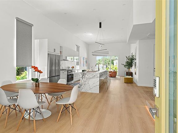 3rd image of 718 14TH AVENUE S