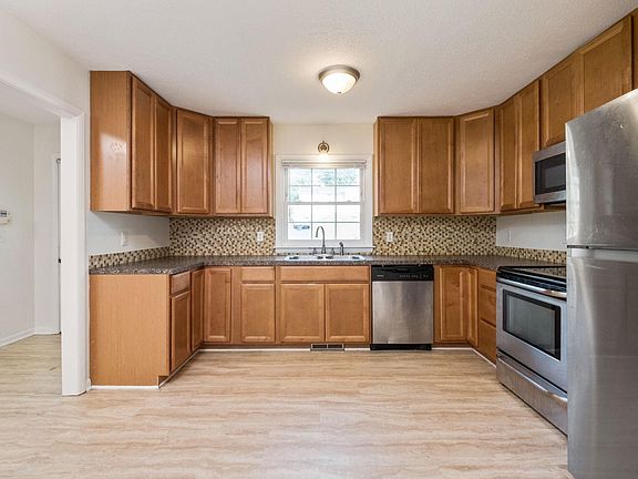 5th image of 308 Carlton Rd #A
