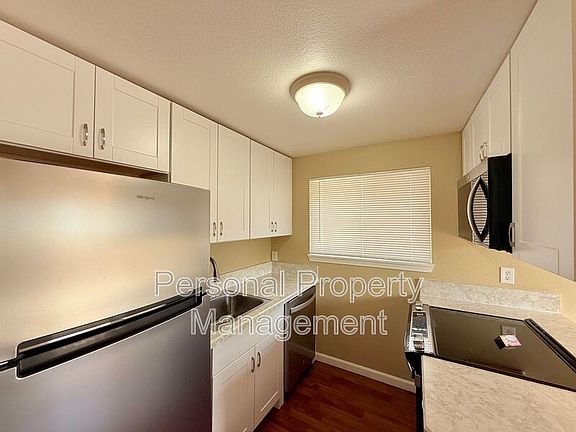 5th image of 900 Z St