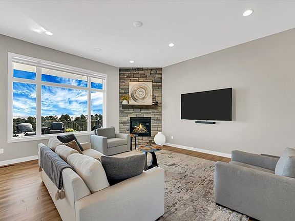 5th image of 662 Stumer Rd