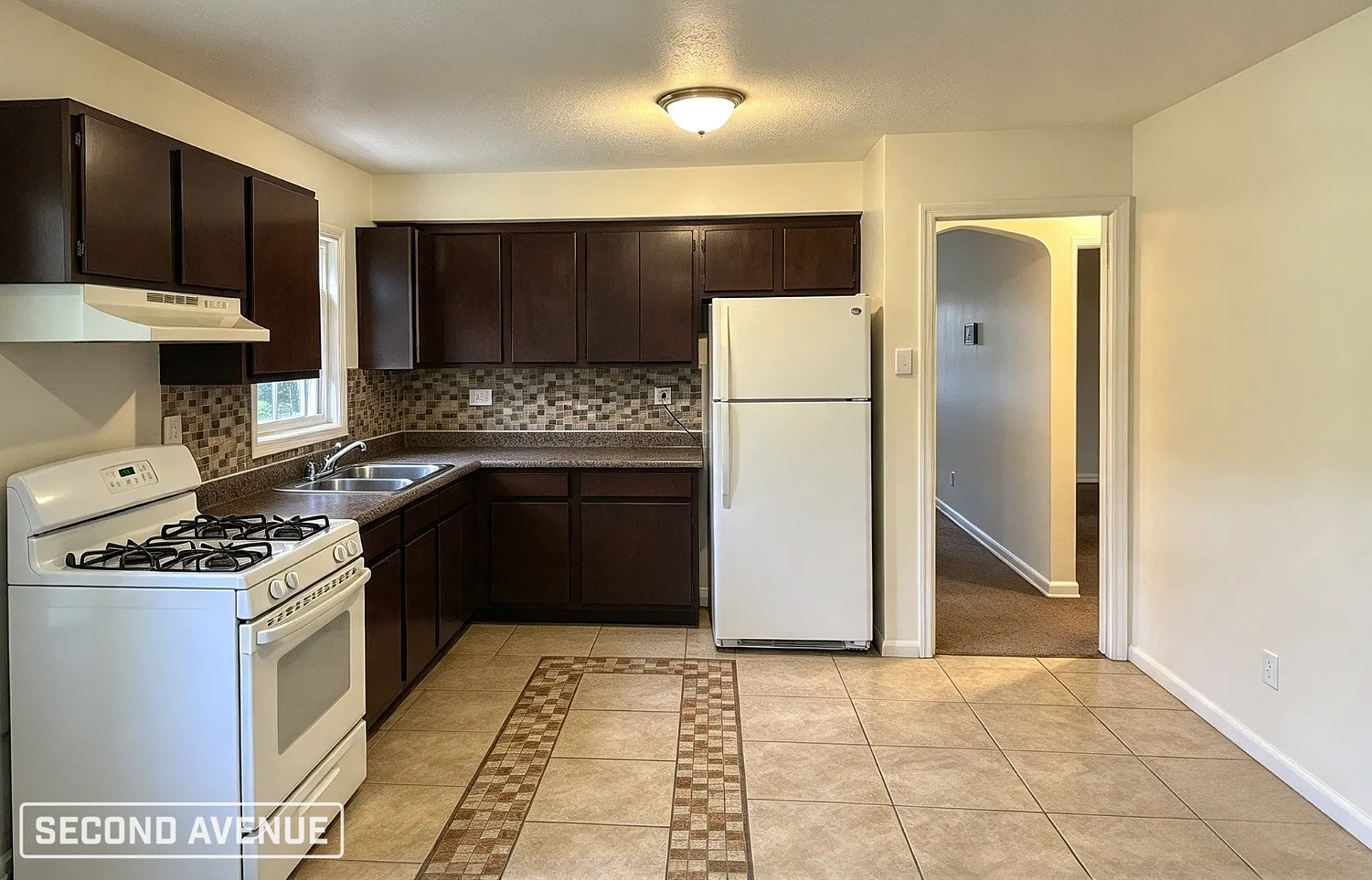 3 bed, 2.0 bath, 1639 sqft, $1,895 — Photo 3