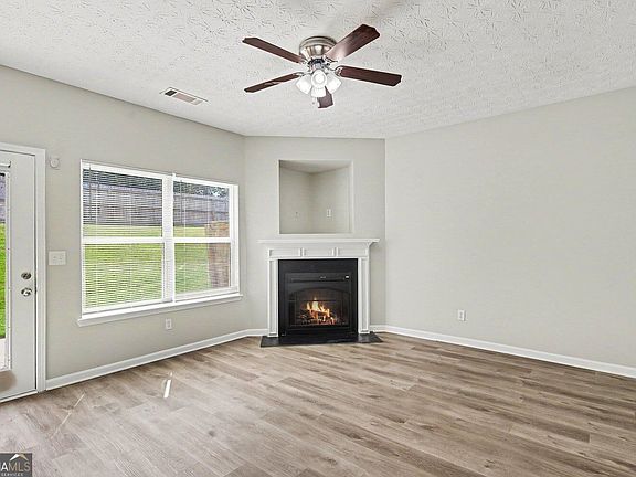 3rd image of 6404 Ellenwood Dr