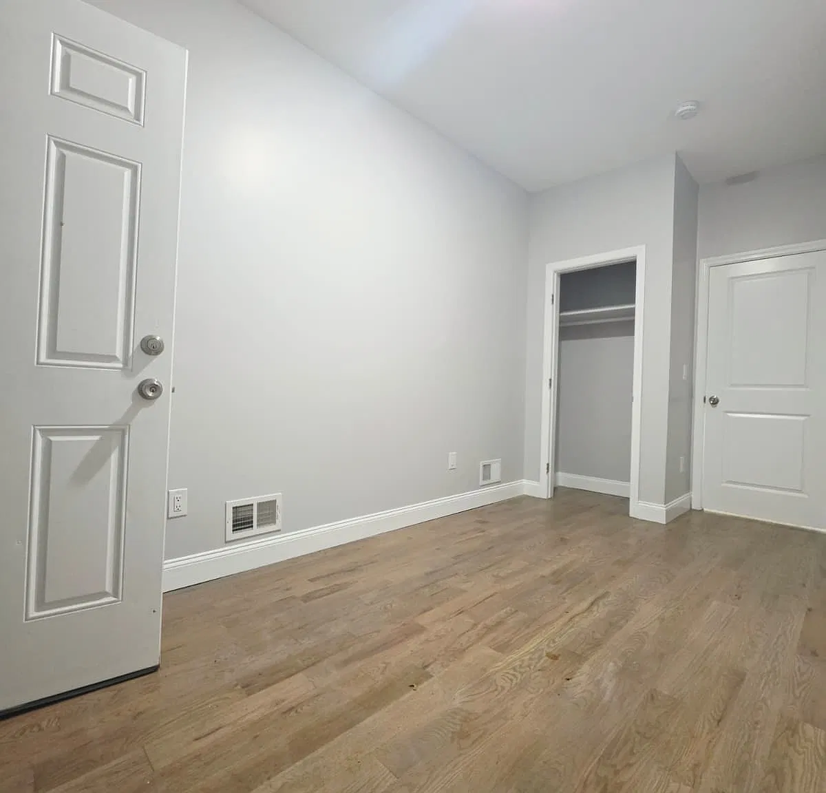 2 bed, 800 sqft, $2,000 — Photo 2